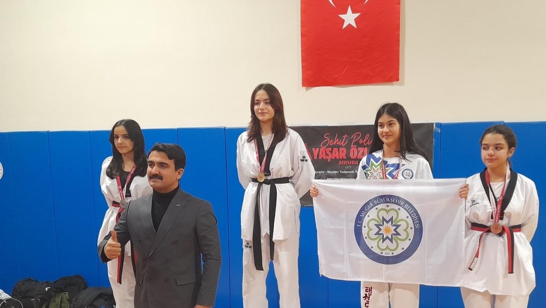 Öğrencimiz Emine İclal ŞAHİN Taekwondo Dalında İl  Birincisi oldu.